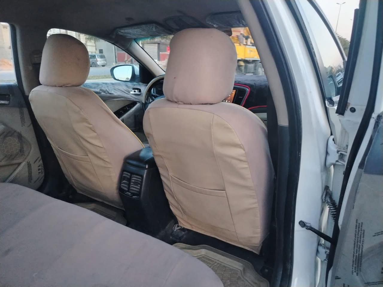 السلام عليكم
كيا اوبتيما 2012 خليجي مصبوغه عام 
مكينة 2000 دوش شفتات ستيرن مري شفط تبريد قطعتين رقم شمالي اوربي مكانها بغداد الحرية
السعر 105$ وبيها مجال 
***********
