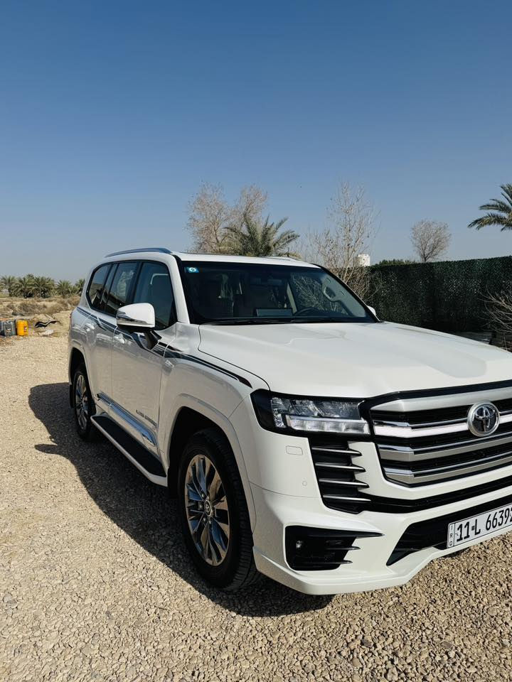 السلام عليكم لاندكروز  لمتد 2024 للبيع  كفاله عامه من الدعاميه للدعاميه فول مواصفات للاخير ماشيه ١٨ الف شاحن لا سلكي كامرات محيطيه ٣٦٠ درجه سياره جديده جداً للاستفسار الاتصال ***********
