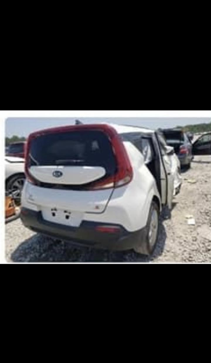 كيا صول ٢٠٢١ مواصفات S  رقم اربيل حادثها الأبواب من الجهتين و القليل من القماره . البجم سليم كبس بدون تصليح يربكات فقط البرده طاك وبيها حالياً طعجه بالصندوق 
السعر ١٠٥ ورقه 
للاتصال ***********
