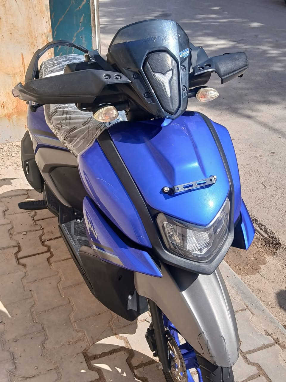 ZR2023للبيع
لون ازرق مميز 
ماشيه 4000
سعر مليونين وبيه مجال قليل حك جيه ***********
