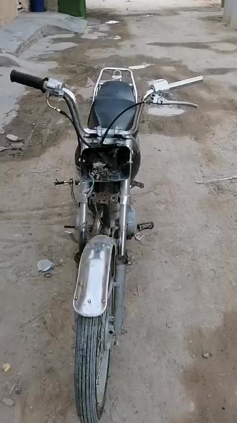 السلام عليكم دراجه 4 كير تايكر 22 دراجه حلوه نضيفه كلشي ما بيها دراجه أوراق السعر 300
العنوان الزعفرانيه الرقم بس واتساب ***********
