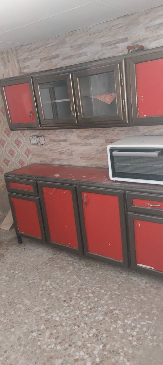 سلام عليكم كاونتر ٣قطع   قطعتين متر ونص + سنك متر   وجهاز كهربائي ويا سعر ٢٥٠ وبي مجال استفسار***********
