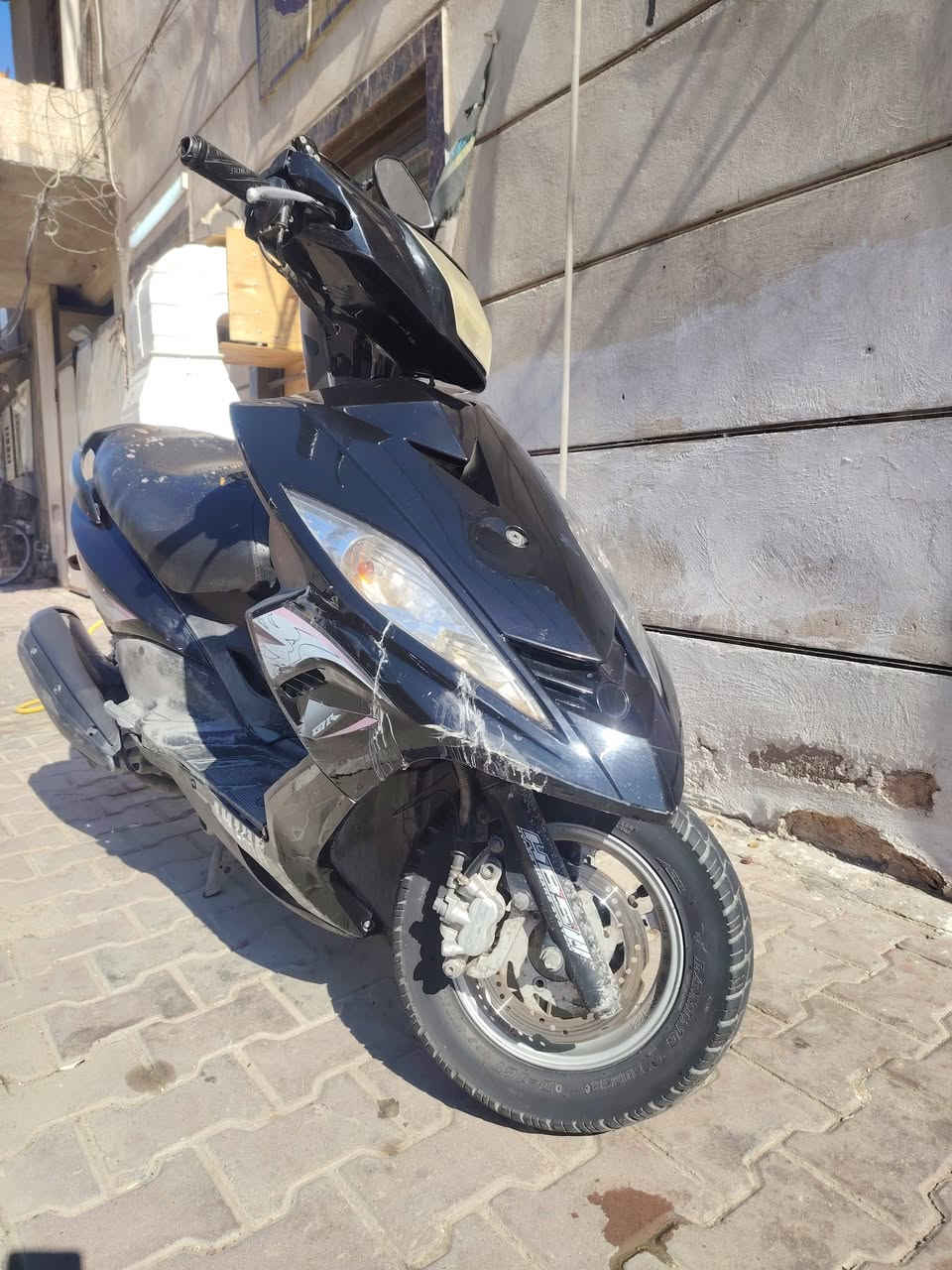 السلام عليكم مرخصت اصحاب الكرروب. دراجه جي تيار. للبيع دراجه مثل ماوضح كدامك فقط البجم مالتها. مضروب. جانت طابكه وضربتها عربانه مال موكب بصفحه دراجه والله العضيم ماعرفت شنو يعني مصلح قبل شهرين ونص نازله ربمه ووراقه مصورها. موجوده دراجه ممتعبها دهن كل 9ايام ابدله وبانزين محسن دراجه ويها غراض بعدني مشادهن تجي وياه دراجه نوزل جديد وكلج خلفي وهورن بوق. وبيه حاجتين نقص خاف تجي وتكول ماذاكرهن بل منشور بيها عداد يخربط. ولبجم كادمك فقط. كهربايتها شغاله. دبل اشاره يمنه يسره ضوه ابريك نشرات احمر ازرك  اكلوب لون احمر وصفر وابيض ورامش الوان  ودراجه سعرها قفل قفل قفل 750مابيها مجال عنواني بغداد الوشاش. شراي ادخلي واتساب فقط. ***********
