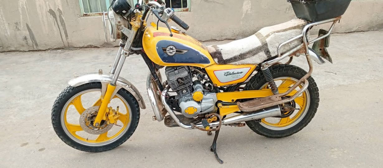 سلام عليكم أخوانـــــــــــــ #للبيع
دراجه نوع تايموته حلوه مبدل بيه بستم 
شلعه وقوه ومشي كلهن موجودات ول دراجه كلك 
تجي تفحص وشوف بعينك ما بيه اي نقص 
مكانه سوك الشيوخ كرمت بني سعيد للي مهتم يتفضل خاص ويدلل ــــــــ***********
