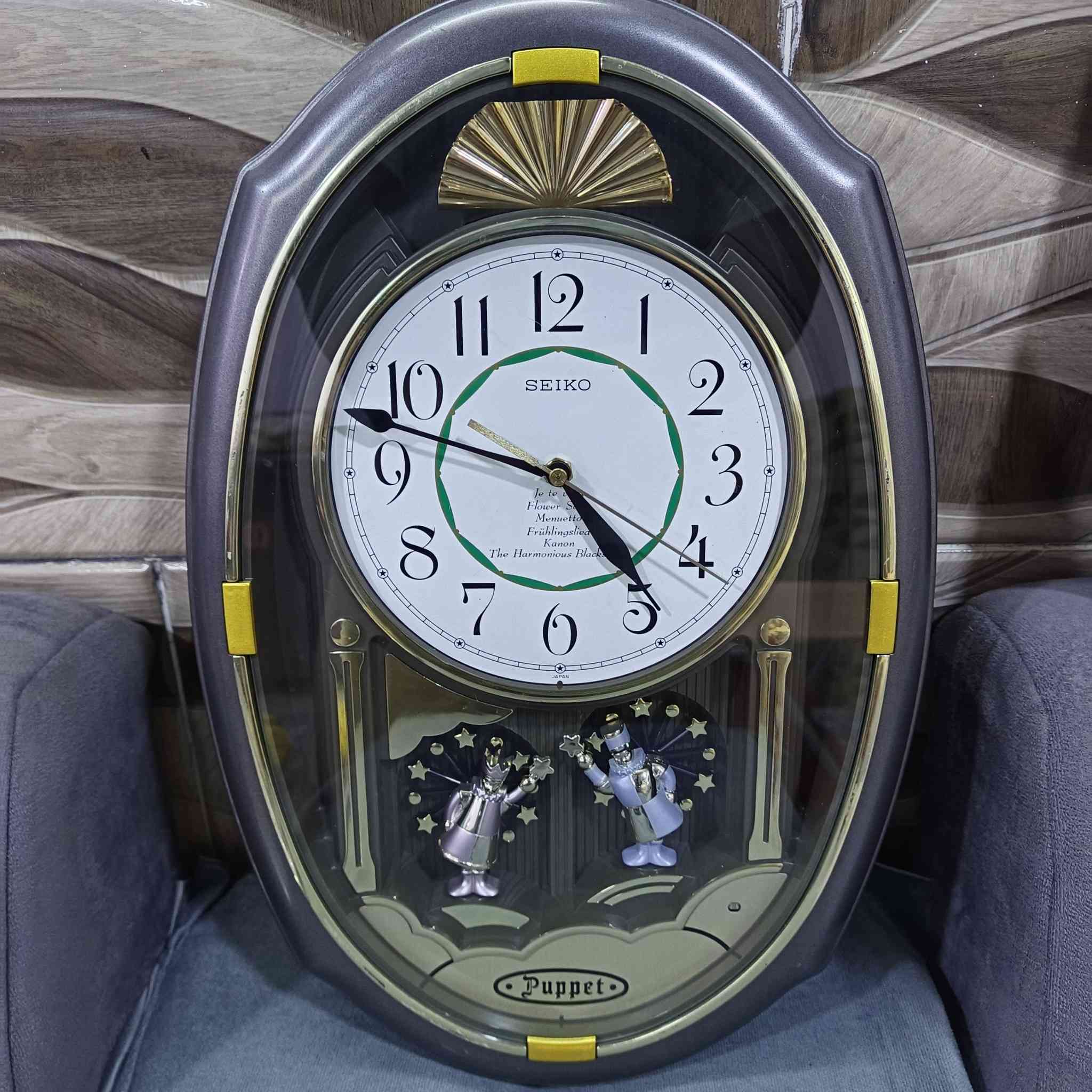 ساعات متنوعة صنع ياباني صناعة قديمة مخزنة استعمال يابان فقط الاتصال او المراسلة ***********
