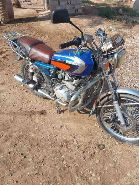 سلام عليكم  سفوان البيع  السعر 350/وبي مجل حك الجيه رقم الهاتف  ***********
