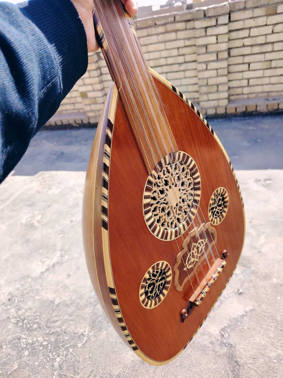 عود للبيع – فرصة لعشّاق الطرب الأصيل 🎶
عود صناعة عراقية من صانع معروف: شوقي الخزرجي

✨ الحالة: جيدة جدًا ونظيف
✨ الأوتار: جديدة (Aurora) – صوت واضح وجاهز للعزف مباشرة
✨ مناسب للمبتدئين والمحترفين

💰 السعر: 650 ألف دينار
📉 قابل للتفاوض للجادين

📍 الموقع: بغداد – الزعفرانية

📩 للتواصل خاص أو على الرقم: (أضف رقمك هنا)
للبيع – فرصة لعشّاق الطرب الأصيل 🎶

عود صناعة عراقية من صانع معروف: شوقي الخزرجي

✨ الحالة: جيدة جدًا ونظيف✨ الأوتار: جديدة (Aurora) – صوت واضح وجاهز للعزف مباشرة✨ مناسب للمبتدئين والمحترفين

💰 السعر: 650 ألف دينار📉 قابل للتفاوض للجادين

📍 الموقع: بغداد – الزعفرانية

📩 للتواصل خاص أو على الرقم: (*********** )

— فرصة ما تتكرر، اللي يعرف قيمة الصوت العراقي الأصيل راح يقدّر 
— فرصة ما تتكرر، اللي يعرف قيمة الصوت العراقي الأصيل راح يقدّر
تحب تسمع صوته تفضل واتساب
