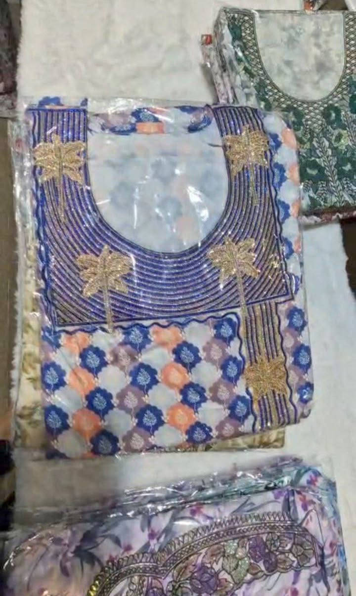 ولله الحمد تم توفير المخور بطبعات جديده😊🌈✨
مخور حرير إيطالي
قياس القطعه 4 متر...
بدووووون شيله
التجهيز يكون مشكل
للحجز والاستفسار مسنجر او واتساب ***********
