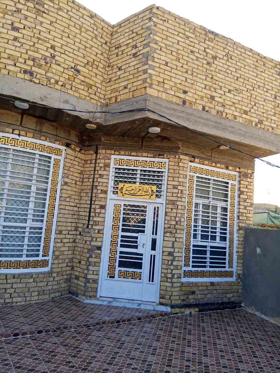 سلام عليكم بيت مساحه 219 متر 
البناء 
براني 7*4
صاله 6*4
مطبخ6*4
غرفه نوم 6*4
 غرفة نوم 5*4
حمام داخلي 

العنوان قرب سيطرة النسيج  
اللاستفسار. ***********
