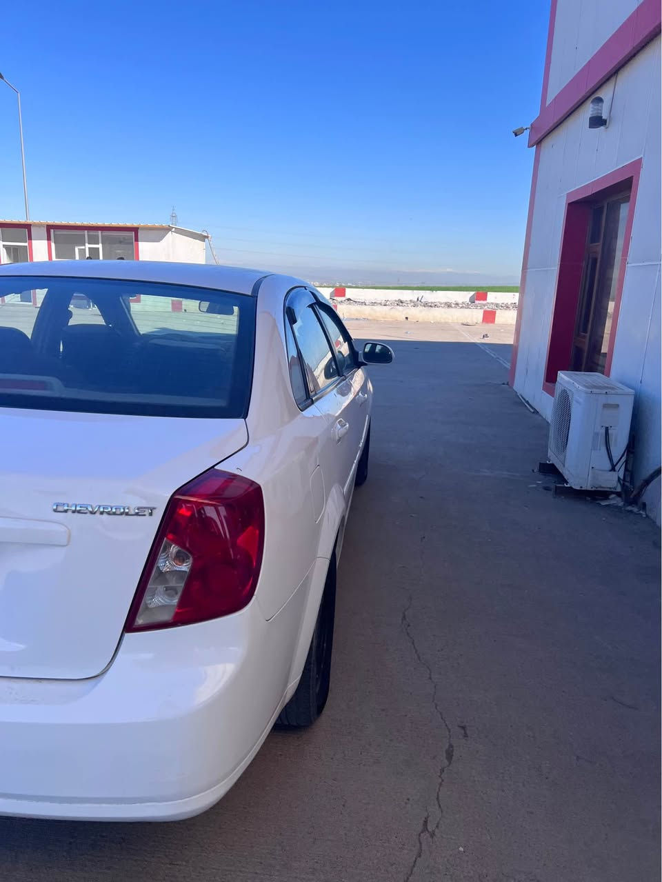 ئۆپترا  مودیل ٢٠١٠ سیارەکە ٥ پارچەی و نیۆ سبۆخە یەک بست سەقڤئ ساردە چەمپیکئ پێشی هەیە پشتی کەپسە فەعسۆ هەزەی نۆیە. سنەوی بەسەرچووە دوو وەرقەی غرامەی لەسەرە لە پاش معاملئ وەر دەگریەوە  سعر ٥٩ و معاملە *********** أربيل, العراق
