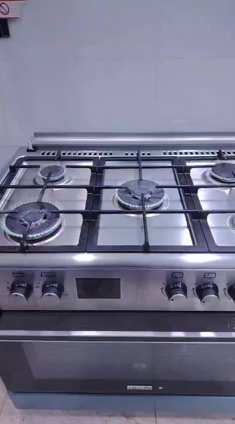 اسلام عليكم طباخ ايطالي ارستون ماخذي من الكرادة ب800وابيعا 600وبي مجال كلش نضيف استعمال شهرين والفرن ماالتا بناليون بعد والزواللي مخذتهن اثنينهم 450وابيعهن اثنينهن 250وبيهن مجال.اتصال على الرقم *********** بي وات
