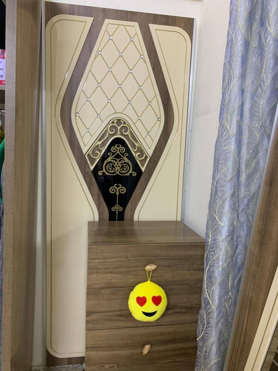 غرفة نوم 7 قطع بحالة جيدة لتواصل ***********
