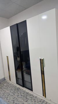 ميز تواليت • للبيع