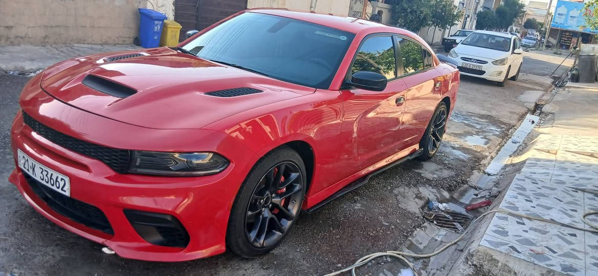 جارجر موديل 22 sxt
ضررها 3 قطع بنيد وجاملغ وباب محدث بنيد ودعاميات 
ماشيه 75 الف km بأسمي دفتر بانزين بيها مكانها ب كركوك 
السعر 210 وبي مجال للشراي الاتصال ب ***********
