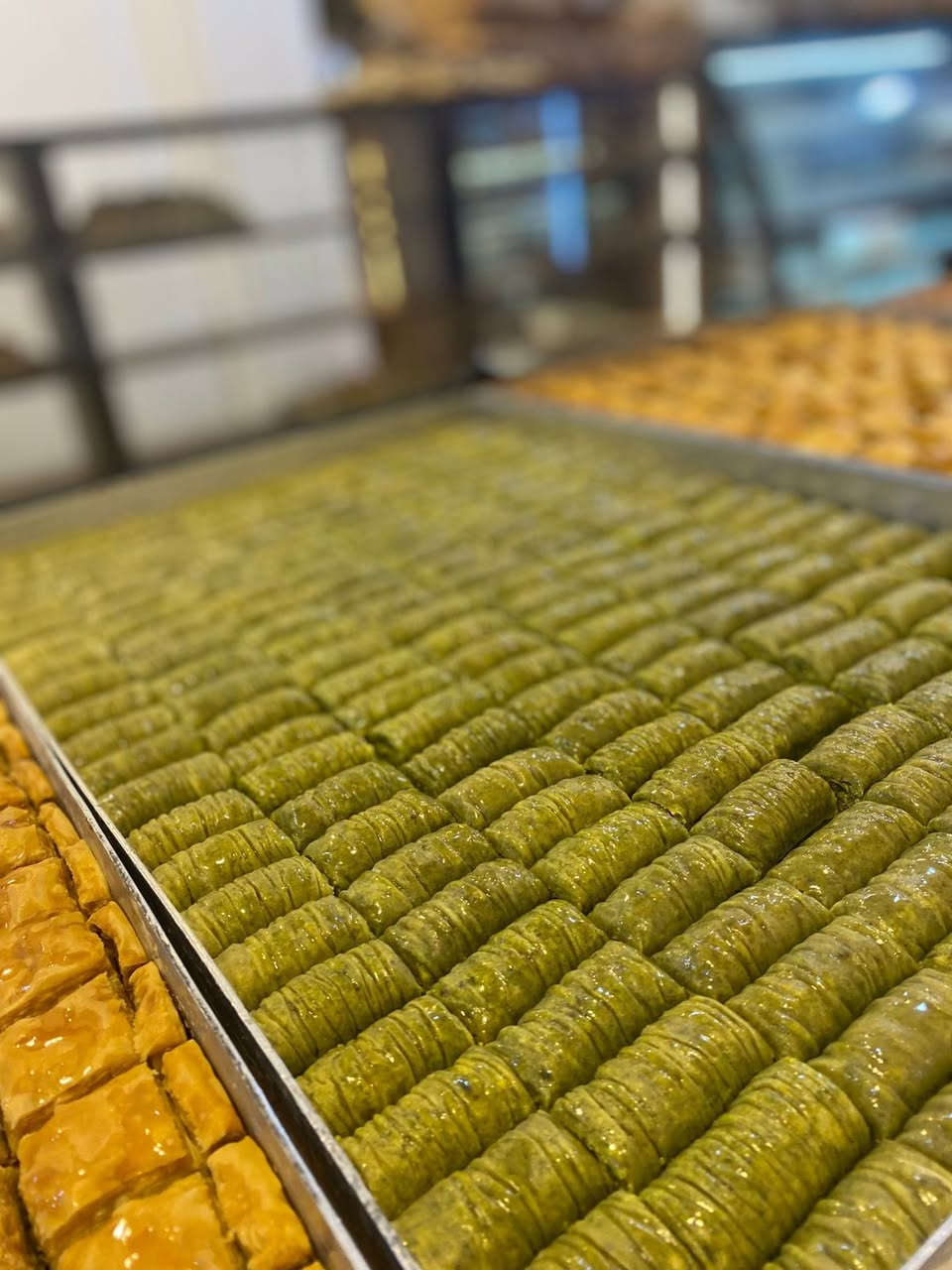 السند كيك يقدم لكم افضل انواع الحلويات التركيه😋 والعراقيه بجميع اصنافها بلدهن الحر والفستق الحلبي👌 
📍موقعنه كميره الشارع الرئيسي مقابل مطعم جكن وان مجاور نبيل ياني واهلا وسهلا بيكم 
🚚متوفره خدمه التوصيل المجاني داخل منطقه كميره والمناطق المجاوره 🩷
للحجز ولاستفسار ***********
