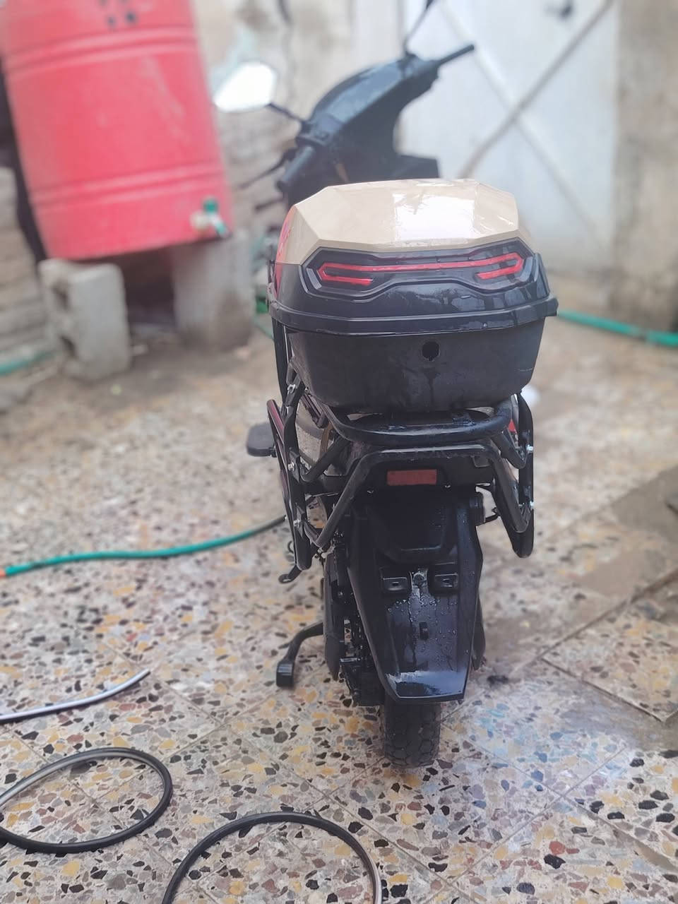 السلام عليكم
عيني دراجه سكنس شحن للبيع
مواصفات
1.دراجه سرعه 62 حقيقي✅
2. تشحن 7ـ6 تكفي يومين ✅
3.الدراجه صارلهه شهر طالعه من للشركه✅
4. مدرعهه بل كامل✅
5. ضرر قليل بل درع فقط
6.شاشه اضهار العطل✅
7. تحتوي علا صندوق اضافي. و تحمل 6 بطاريات مسطره. ومثبت
العنوان بغداد محموديه. *********** واتساب ايضا متوفر والسعر 750 وبيه مجال
