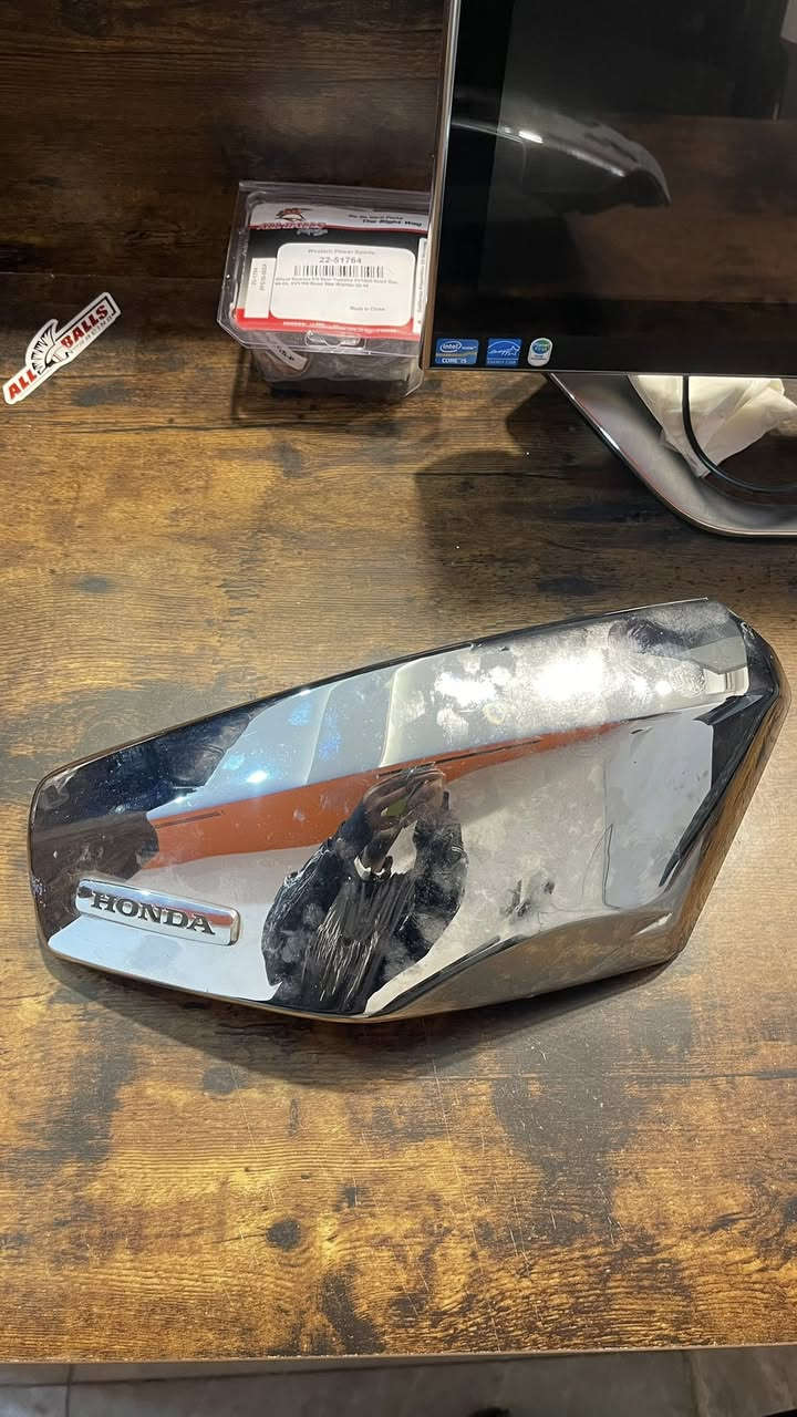 📣📣 وصل وصل 📣📣
 شحنة جديدة من الطلبات الخاصة بزبائننا، واللي جبناها الهم مخصوص من [ امريكا والصين  ] . هاي القطع مو معروضة للبيع، لكن اذا  تريد نفسهن او شي مشابه نوفره الك  مخصوص وبسعر يناسبك .

🔧 اختصاصنا:
كل ما يخص الدراجات النارية — قطع تفصيخ ، جديدة، اصلية — ونطلبلك من اي دولة او اي موقع يعجبك .

🚚 التوصيل:
من كل العالم لكل محافظات العراق.

📞 رقم التواصل:
[ *********** ]

📱 صفحاتنا:
‏Facebook: [ متجر رايدر ]
‏Instagram: [ @riderstore.iq ]

متجر رايدر — تفاصيل الشحنة : 
تخم بولبرن ماركة اول بولز لـ Yamaha roadster 1600 
تك صفاحيه نيكل تفصيخ بلاديه لـ VTX1300
قاعدة رقم تفصيخ لـ VTX1300 
صفاحيات زوج نيكل لـ VTX1800
قبغ فلتر شوته نيكل لـ VTX1300
قبغ بكلايت سموك لـ VT1300/750 - متوفر للبيع المباشر
شباج راديتر نيكل لـVTX1300
قبق كلج نيكل لـVTX1300 
چبنه واتربم لـ Kawasaki vulcan 1500 nomad 
زوج اشاير  هارلي سبورتستر
سير ساعة كلكسي
خوذه
