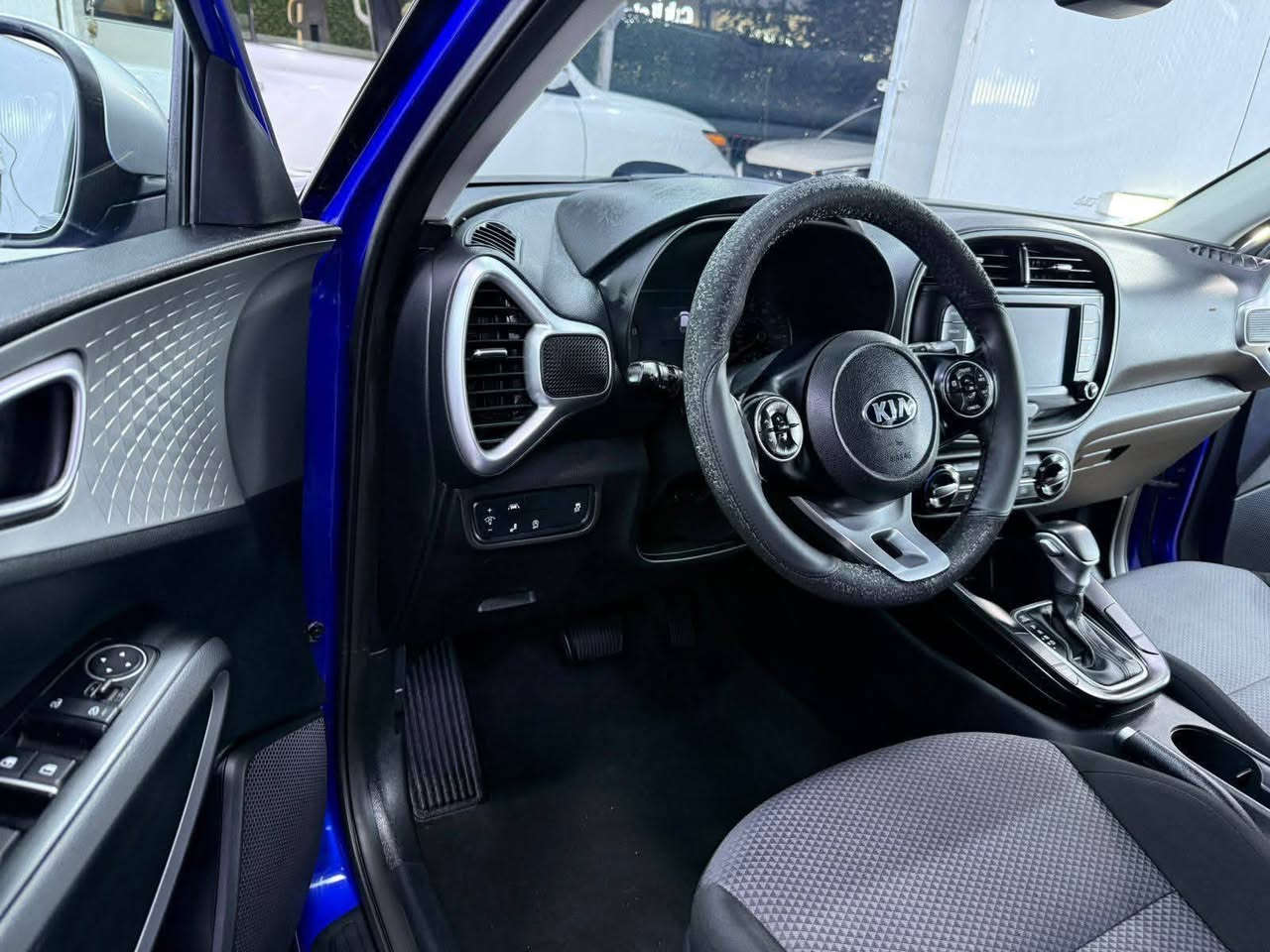 تحيه طيبه السلام عليكم
.                              كيا صول 2021
ماشيه 60 ألف 
2000 دوش 
‏‎رادار امامي وخلفي وجانبي فول. 
‏‎تحديد مسار.  نقطه عمياء
‏قياده آلية. 
‏ونقطة عمياء.. 
‏‎ثلاث أنظمة قيادة. 
‏‎حساس اطارات مانع انزلاق +.                      كروز سرعة. 
‏‎شاشة تدعم ابل كار بلي.                          وشاشه  اعطال وكامير  دوارة.                                                                      
توكلر  حادث موضوح صور صبغ جامغلين بنيد 
رقم اربيل شرط تحويل مباشرة 
145 ورقه وبيها مجال 
أي استفسار رقم صاحب السيارة 
***********
مكان بغداد البياع
