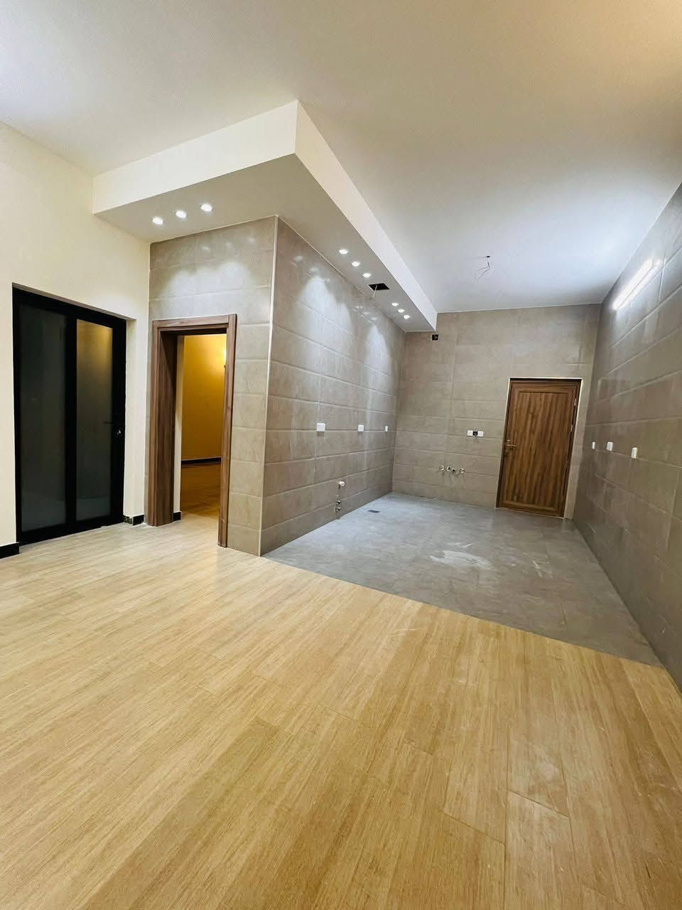 .                               #للايــجــار
            #وحدات_سكنية_مستقلة_مساحة_200_متر
                           #بناء_حديث_ديلوكس
                 #متوفر_الان_طابق_ارضي_وطابق_ثالث
✅#الموقع_مميز ★ 👇    🏡#منطقة_هادئة 🏠 🛣️🚦
✅#بغداد_زيونة 

✅#مدخلين_صالة_غرف_النوم_عدد_3
✅#مطبخ_خدمات_بالكون

✅#نـسـتـقـبـل_كـافـه_العروض_التجاريه_والسكنية
✅#مقاولات_عامة_بناء_تصاميم_ترميم
✅#بيع_شراء_ايجار

✅#للمعاينة_والاطلاع
✅#يرجى_الاتصال_*********** ☎️
✅#مراسلة_واتساب_*********** 📮
✅#مكتب_المستشار_الهندسي_للعقار ♦️
✅#بأدارة_انمار_الربيعي
