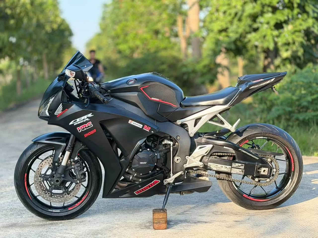 CBR1000RR
2013
ضمان گیر محرک بدون حادث 
دراجە فی خارج عراق 
ماننقص ولا برغی ماشااللە جمیل جدا 
للمزید من معلومات راسل رسالە علی وتساپ ***********

🌹 شكر خاص لإدارة الكروب
کروپ فیسبوک https://www.facebook.com/share/g/1D8xBUZevA/?mibextid=wwXIfr
🎥 تابعونا على تيك توك:
‏👉 https://www.tiktok.com/@madeinjapan919
‏👉 https://www.tiktok.com/@samuraiskill1

📌 يمكنكم متابعتي على تيك توك لمشاهدة أحدث الدراجات
