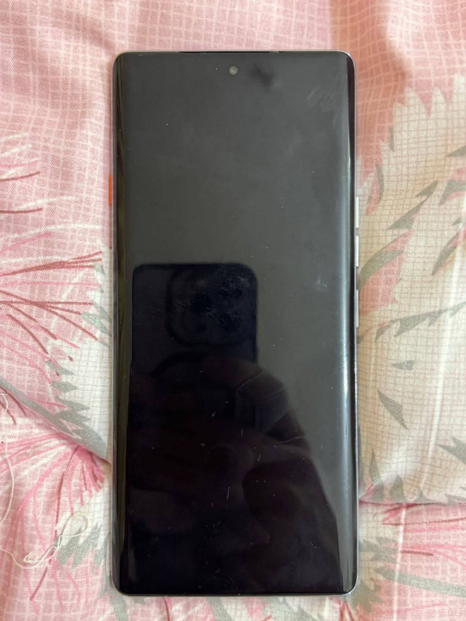 تـڪنو كامون 40 برو جهاز استعمال قليل ذ 256 ارجع واكرر جهاز استعمال قليل جدا ويا كارتونته و كل ملحقاته كامله مراوس ب أيفون ١٢ برو او ١٣ عادي الاستفسار ***********
