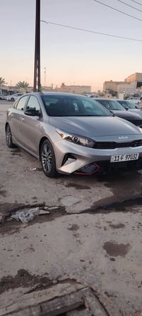 كيا فورتي موديل 2023 جيتي لاين فول عدا فتحه وارد امريكي حادثه فقط رصعه...