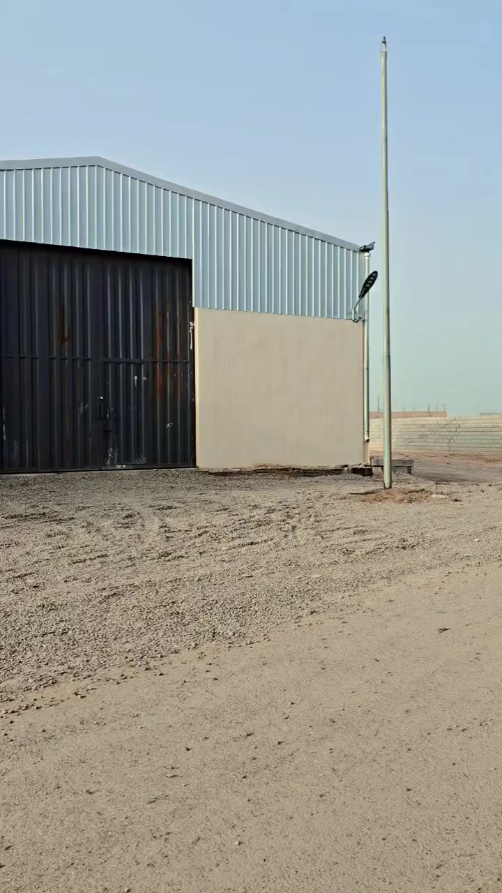 يوجد مخازن الإيجار في بعقوبة مقابل كلية اليرموك قرب مدخل الرحمة عدد اثنين نزال 22متر عرض15 متر أي استفسار التواصل مع صاحب المخازن ***********
