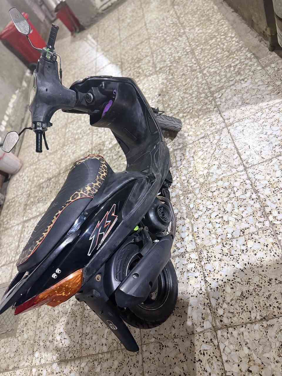 دراجه ماكس عدله مكينه 55 دراجه خير من الله نقص بس قبق هندر دراجه كلش حلوه بلمشي السعر 550  وبيهة مجال المكان واسط النعمانيه الرقم ***********
