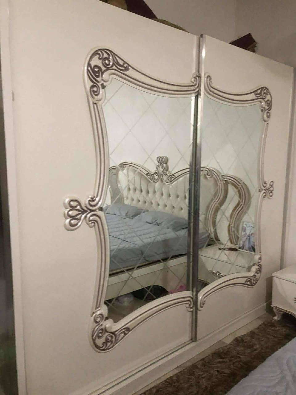 غرفة نوم تركي كامل للبيع سعر 600الف و بيهه مجال
كلش نضيف
سفنج دوشك جديد

قياس دوشك 180سم*200 م
معرض سكه 3 امتار
لون كريمي المرغرب

للاستفسار
***********
