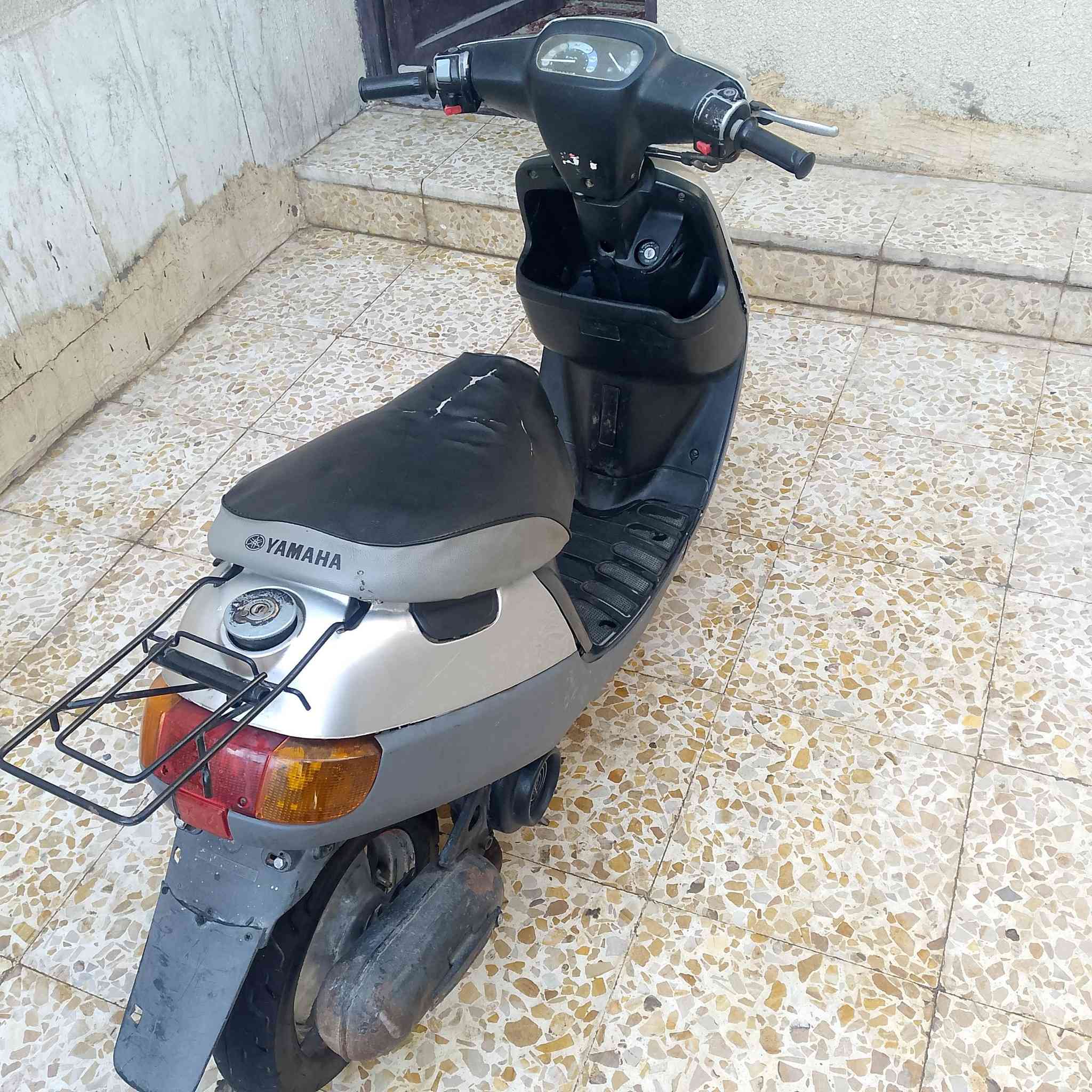 السلام عليكم دراجه بطه للبيع نضيفه هندر واحد نقصها فقط باتري اشاير لايت هورن كيج بانزين شغال السعر 300 وبيها مجال حك الجيه للتواصل ***********
