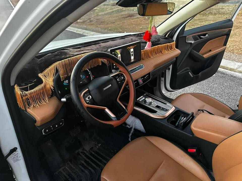 Haval jolion
٢٠٢٢
50000km
مەکینە 15تۆربۆ
فوول مواسەفات ڕادار و حاسەو هەموو شتێکی ئیش ئەکات 
ناو قەیسی
سڵاید
3مۆدی لێخوڕین
گێڕماوس(دیجیتاڵ)
سەر بەشەریکەی النهج عێڕاقە هێشتا زەمانی ماوە
هاوردە کراوی دوبەی نیە 
لەسلێمانی لەشەریکە ڕاکێشراوە  و زەمانی ماوە. نرخ  ١٥٠قفڵ
بۆ زانیاری زیاتر پەیوەندی بەم ژمارانەوە بکە :***********
