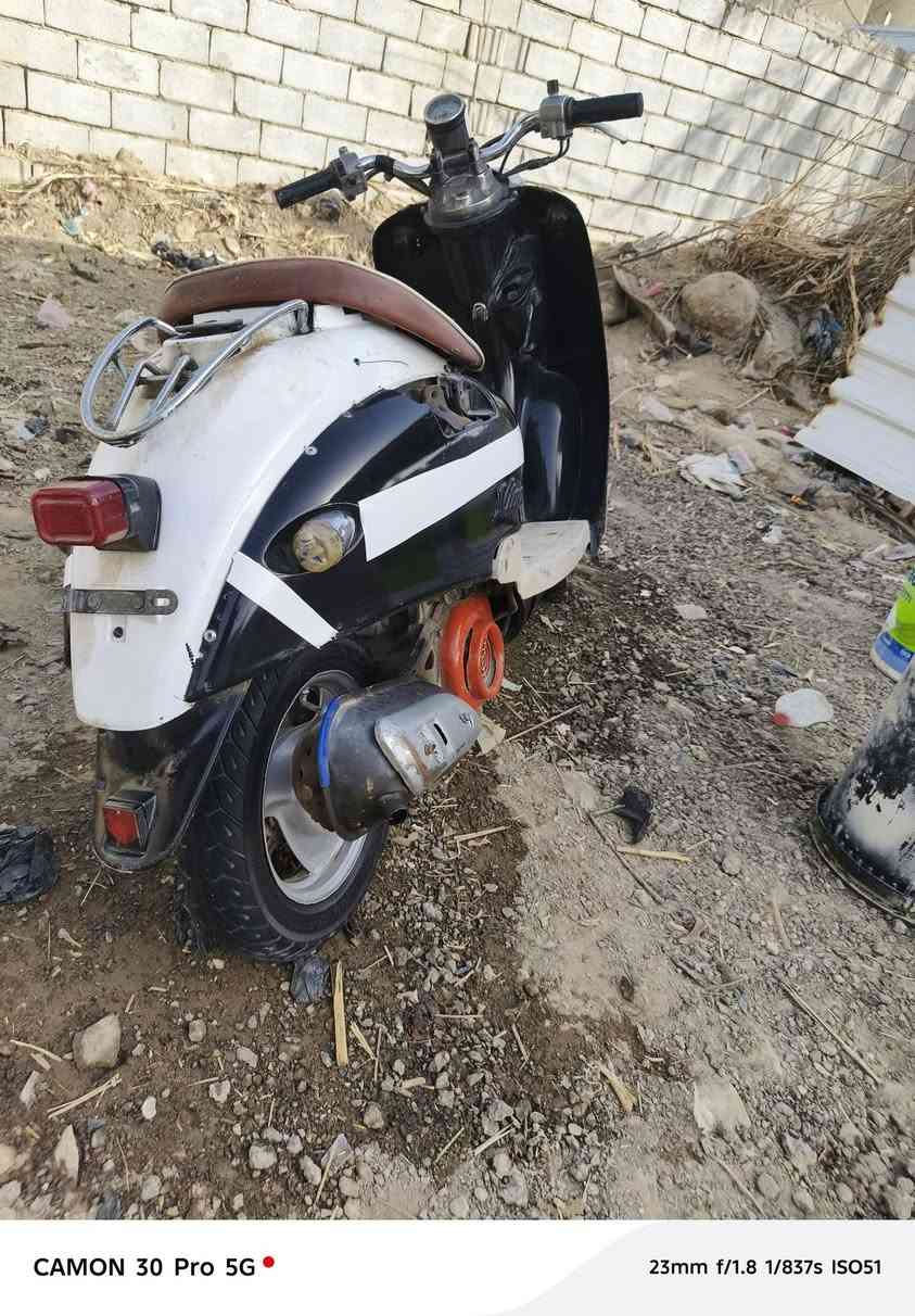 سلاام عليكم دراجه 60اللبيع  نضيف مابيها شي كهربائيات شغاله هورن سلف لايت   مكينه حلوههه  كله جديد مكاني سوق الشيوخ السعر 150قفل قفل مكاني سوق الشيوخ  رقم الهاتف ***********
