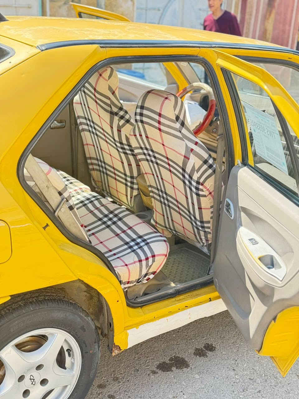 السلام عليكم سياره شيري 2011 رقم بغداد السياره قطره صبغ مابيها مكفولة من الضربه والمعجون باب البره السايق فقط مبدل اثر خياس اكرر بدون لا ضربه ولاصبغ ولا معجون السياره ماشيه 115 حقيقي استعمال بيت تبريد شغال نقص غاز فقط السياره جاهزه من كلشي كهربائيات لا تنقيص لا تبخير السعر 29 وبيها مجال 
***********
