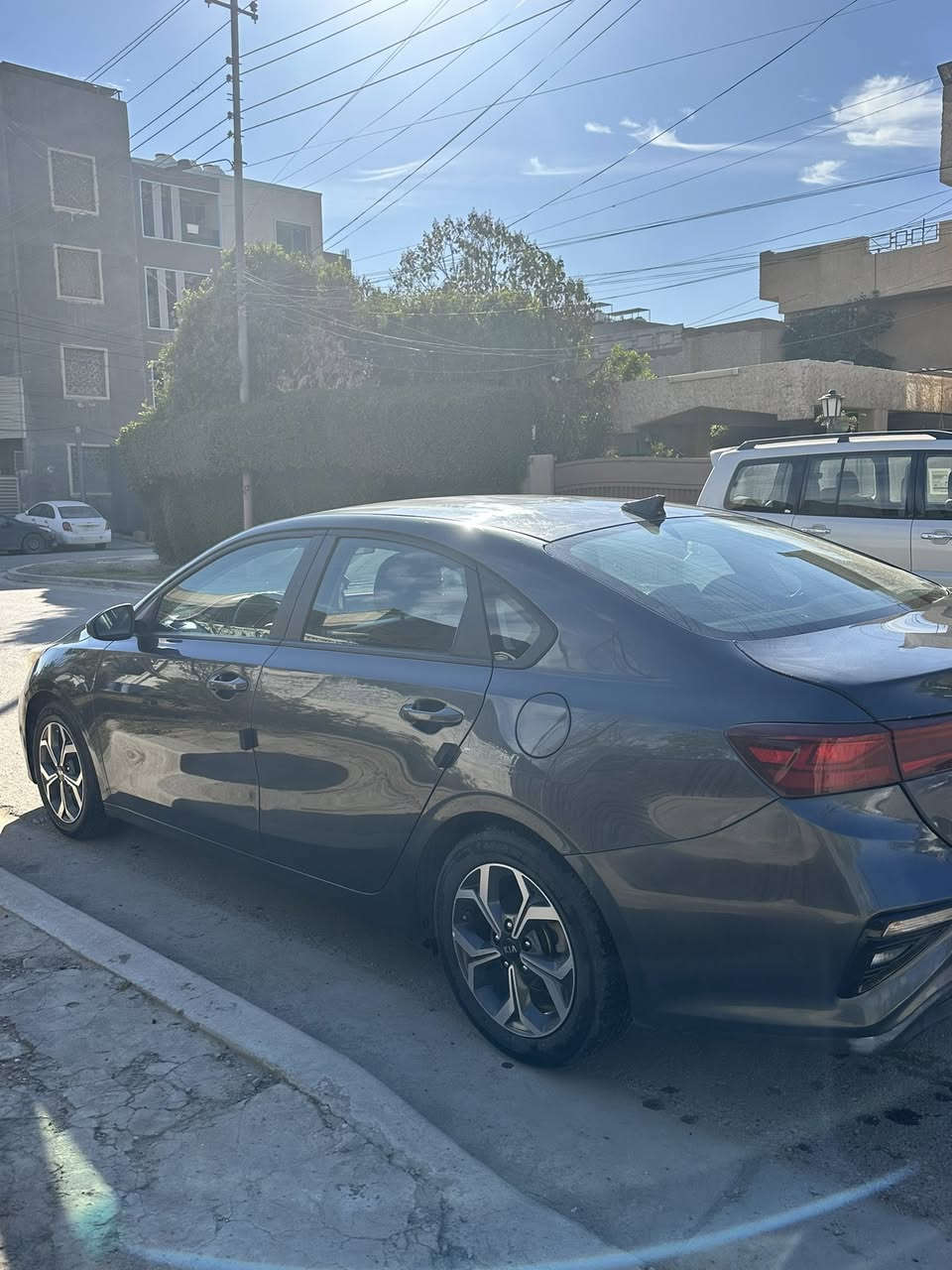 للبــيــع فقط
كيا فورتي 2021 وارد امريكي رقم اربيل 
مواصفات السيارة : 👇🏻⬇️
🔴 محرك 2000 دوش
🔴 لون السيارة نفطي  
 🔴ثلاث وضعيات قيادة 
                                ( ECO-Sport - Normal ) 
🔴رادار 
🔴تحديد مسار 
🔴 قيادة ذاتية + توقف ذاتي  
🔴مثبت سرعة
🔴 مانع انزلاق
🔴 كاميرا خلفية دوارة بلادي  
🔴شاشة لمس ( ابل كار بلي + اندرويد اوتو ) 
🔴 ايرباك عدد 4 
🔴منفذ USB ⚡️
🔴منفذ AUX 
🔴مرايات كهرباء
🔴 بلوجكتر نهاري
🔴 ويل كب  
🟣🟣ملاحظة :  سيارة نظيفة و جاهزة من كل النواحي كلشي مابيهة نقص 
‼️‼️‼️السيارة ماشية 58,000mi 

⭕️محرك + گير + صدر كلة جديد و مكفول 
⭕️تخم تاير + بطارية جديدة 

⚪️السيارة رقم اربيل الجديد بأسمي تحويل ثاني يوم 

🟣ملاحظة : شواصي + لغود مكفولة

حادثهة بأمريكا : جاملغ امامي اليمنة تبديل+ بارد بالباب الي بصف السايق و بارد بالبنيد ( ايرباك دشبول طاك وراجع سستم دبي ) 
صار بيهة حادث بالعراق : جاملغ يمنة الي ورة و نص قبغ الجنطة تعديل فقط بدون تبديل

السعر : 135 ورقة وبيهة مجال 
السيارة موجودة ببغداد / حي العدل 

للاستفسار : المراسلة على الخاص 
او على الرقم : *********** واتساب
