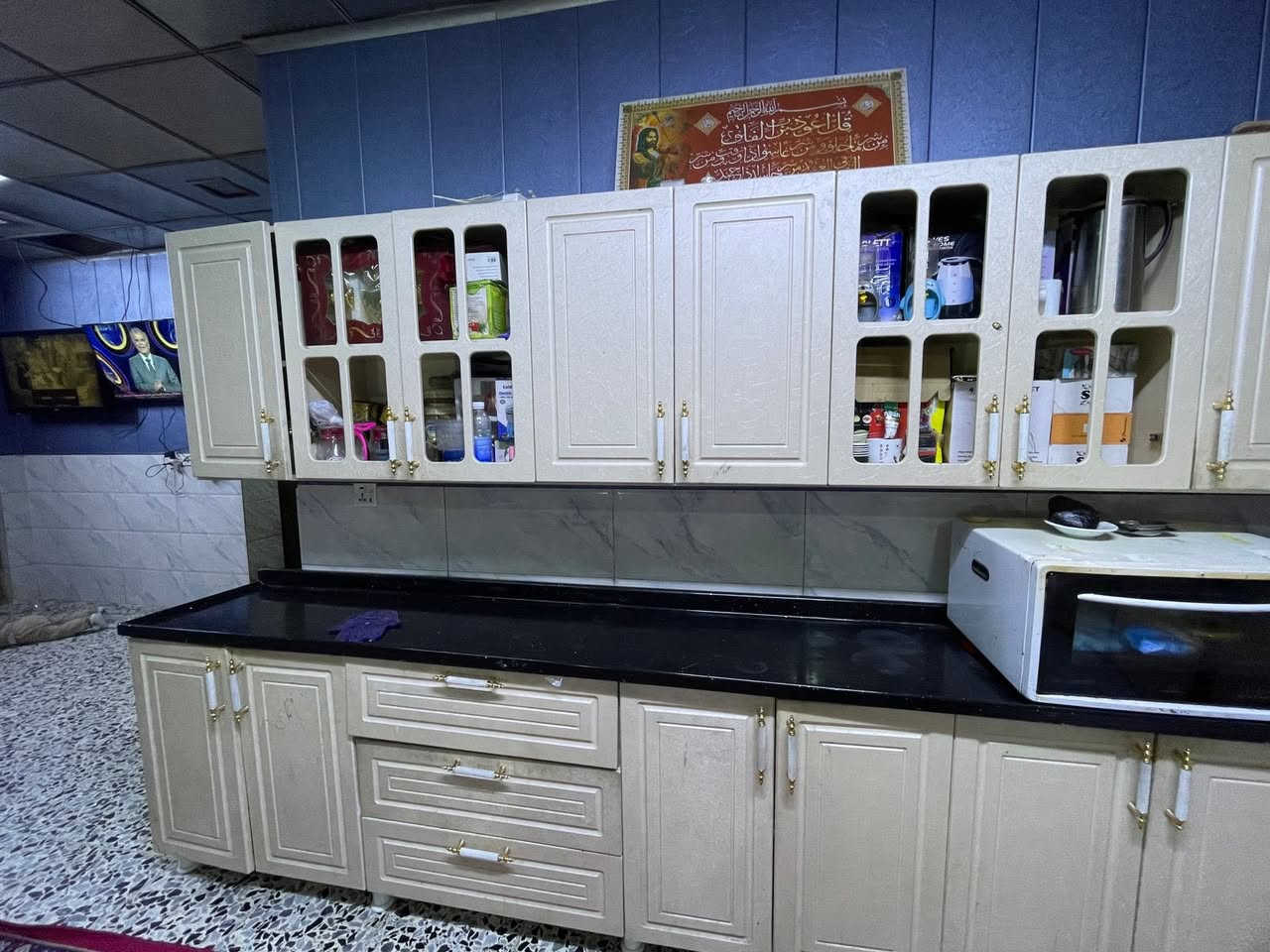 كاونتر  تركي درجه اولى🇹🇷. يحتوي على حوضين سنك للبيع 🔺 
مثل ماموضح بصور نضيف يحتاج فقط تعديل بسيط لسسك الجرارة وبراغي الباب  🔻
السعر 750 وبيه مجال بسيط🔵


**إذا كنت صاحب هذا الإعلان وتريد حذفه لأي سبب، رجاءا أرسل رسالة إلى الدعم الفني**