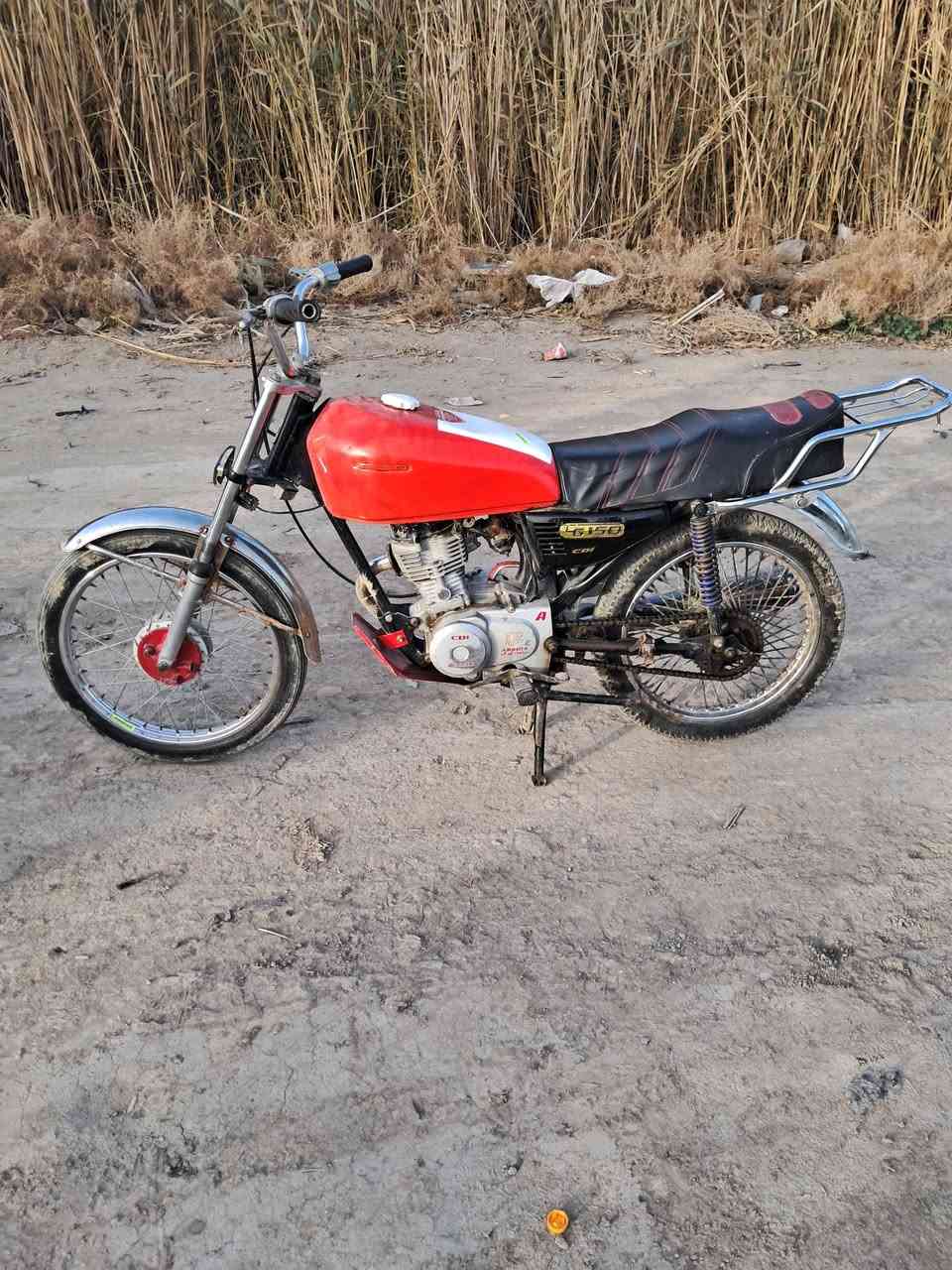 السلام عليكم دراجة للبيع موديل ١٩ كللك  كلك مكاني بابل جبلة للتواصل ***********
