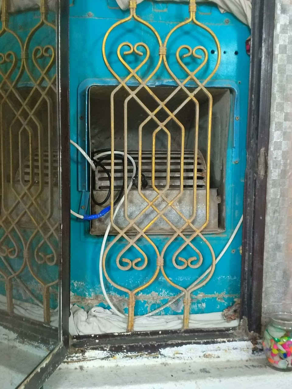 غراض للبيع  *********** قيم بلي يرضه بي الله واخذ بلعافيه
