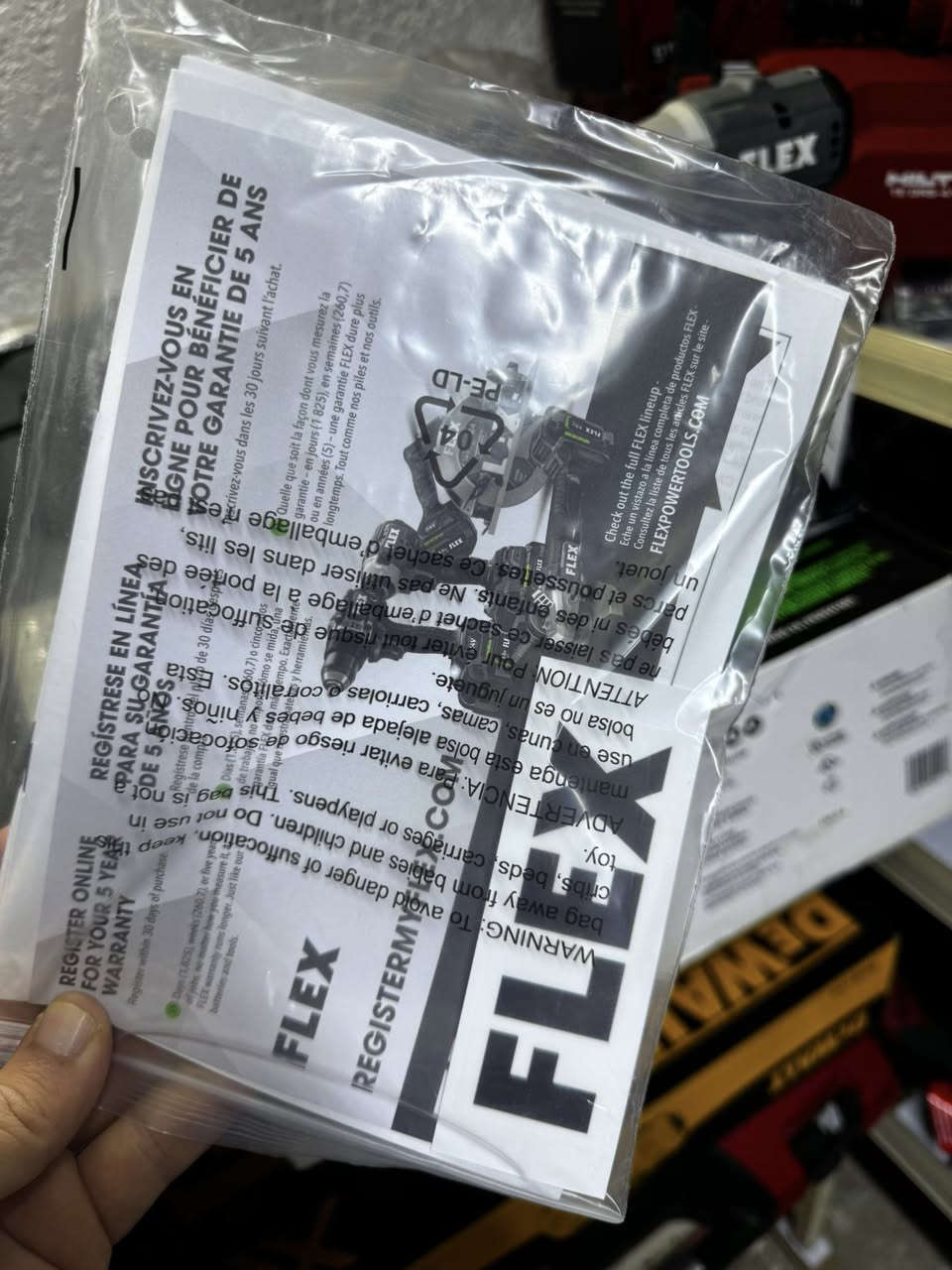 سلام عليكم اخوان 
رمضان مبارك عليكم 
كت فليكس اصلي جديد لوك 
توصيل متوفر 
***********📞 واتساب
