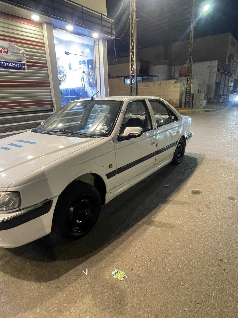 سلام عليكم 
بيجو بارس مديل 2011 
رقم نكليزي سنويه ل30 تحويل ثاني يوم 
كير ومكينه كفاله 
حداديه نص عمر 
مكاني البصره القبله 
السعر 30 وبيه مجال 
***********
