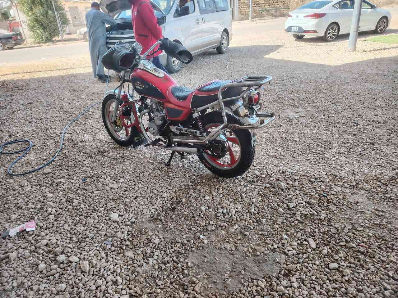 سلام عليكم دراجه صقر للبيع مديل 15 اوراق اصولي مداور من الوكيل كبل  وكيله صقر الذهبي مكفوله من كلشي سعره 650 وبيه مجال ترهم مراوس  رقم ***********
