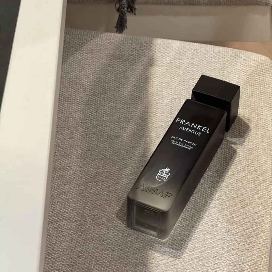 .
عطر أنثوي ناعم يجمع بين الانتعاش والدفء بطريقة راقية ✨

🔹 المقدمة: زهرة البرتقال 🍊
🔹 قلب العطر: ياسمين & بنفسج 🌸💜
🔹 لمسة حلوة: لوز حلو 🍬
🔹 القاعدة: خشب الصندل & مسك 🤍🌿

رائحة زهرية دافئة، أنيقة ومناسبة للاستخدام اليومي والمناسبات 💕
يثبت ويترك أثر ناعم وجذاب 🌷
المنشأ السعودية الأصلي 🇸🇦 
الحجم 200ml Colombo, Sri Lanka


**إذا كنت صاحب هذا الإعلان وتريد حذفه لأي سبب، رجاءا أرسل رسالة إلى الدعم الفني**