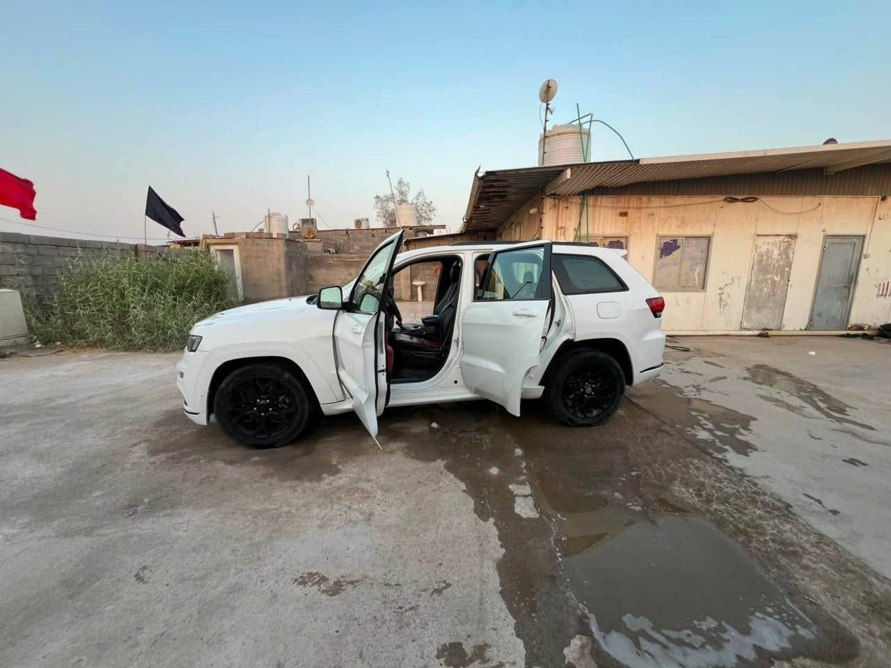 جيب شيروكي خليجي لون ابيض
فئه     S
موديل   21
ماشيه          135 الف كم حقيقي
مكفوله كفاله عامه ما عدا دعاميه شويه تصليح وبعض الملاحضات بسيطه
رقم بصره باسمي
*********** Singapore
