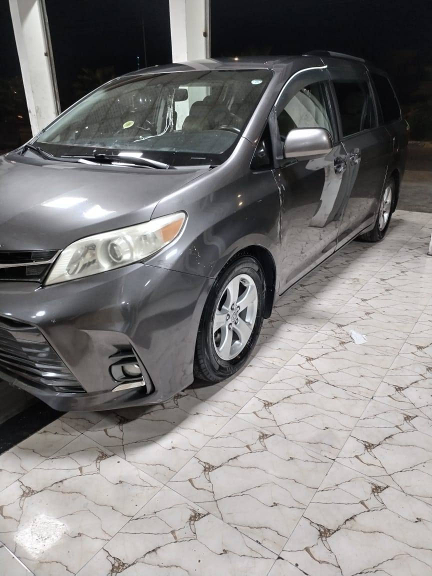 للبيع سينا موديل 2017 LE مكلف بل نشر
ضرر ٣قطع ضربة خفيفة 
ماشية ٥٣٠ كم
سيارة رقمهة أربيل 
سيارة متواجدة أربيل /القائم
رقم صاحب سيارة ***********
