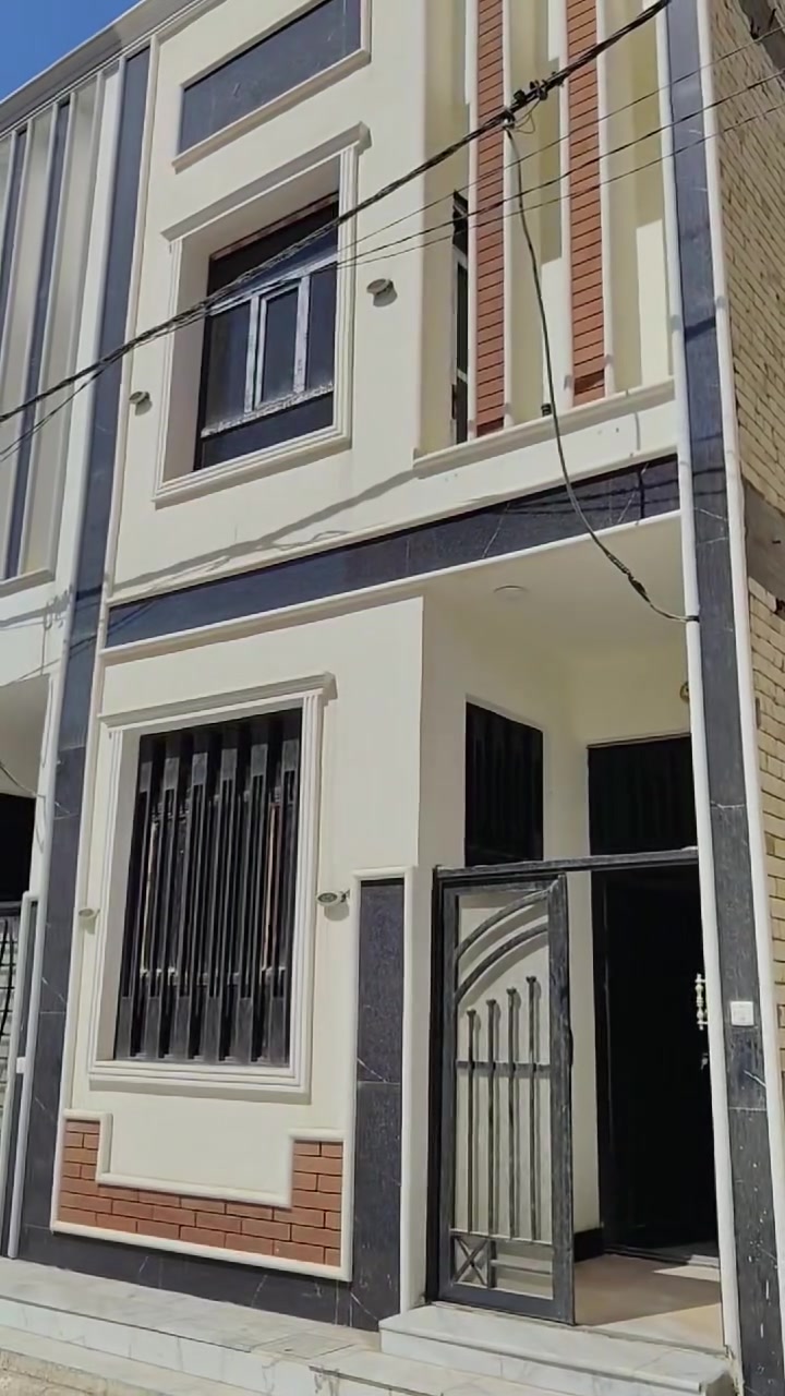 يرهم حسينيه او سكن لموقعه المميز ولقربه من الشارع العام فقط 50 متر او اقل بيت 🏢 50 متر طابقين غرفتين نوم سويت صاله استقبال جاهز للسكن مباشر مجمع سكني جيد جدا من ناحية الخدمات والشوارع والبنى التحتيه 
الموقع: شارع السيدة زينب مجاور فندق البارون 
***********
