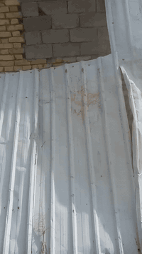 قمريه للبيع طول 5 امتار العرض٢ونص 07823646886