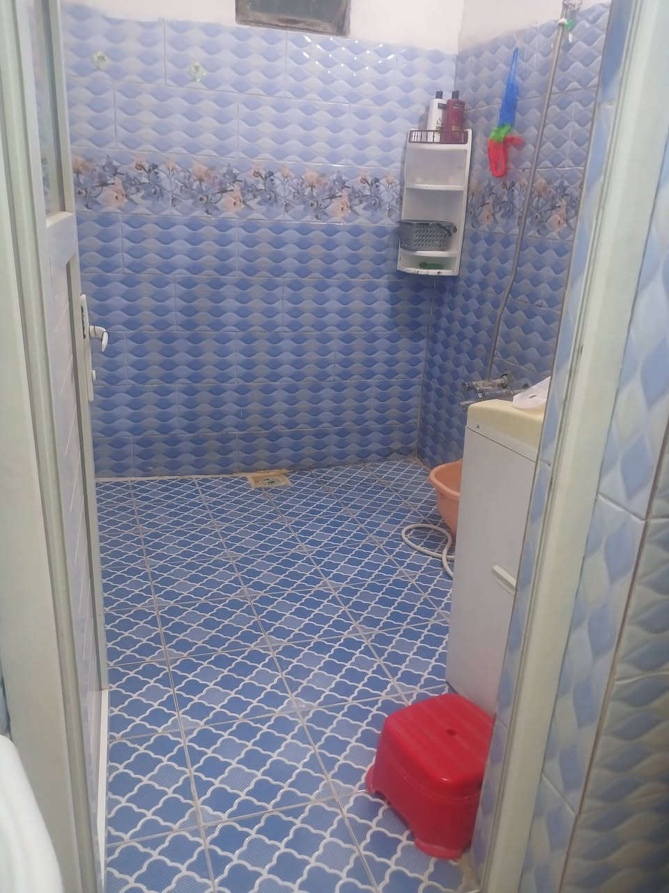 100مشتمل10×10 خلفي حي البساتين حي السلام شارع ابو حسين المختار  غرفه ومطبخ وخدمات مع ترك جانبي مساحه .40م  يباع نقد وقسط للاتصال ***********
