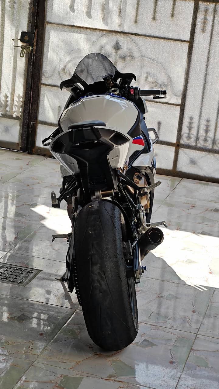 للبيع 
BMW s1000rr 2021 ام بكج ويالة كاربون فايبر 
دراجة كلين تايتل بدون حادث جديده كلش 
ماشيه الف 20 كيلو 
دراجة بدون رقم شراي خاص 
متوفر وتصاب ***********
مكاني كركوك
