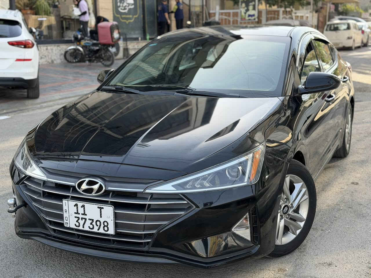 سلام عليكم
هيونداي النترا 2020 وارد امريكي 
تبريد بيانو 
كشن مخمل 
تحكم ستيرن جهتين
مكينة 2000 دوش
ويل 17 
لايت هايلوجين 
حساس امامي
شاشه ابل كار بلي
3 وضعيات قياده 
وبعد بيهة هواي مواصفات
السيارة جديدة جدا ومكفولة من الفتح والتبديل والشخوط والرصعات 
عدا صبغ شويه بل بنيد كد شبرين وشوية بارد بلجاملغ الامامي 
السيارة داخلة كلين للعراق 
رقم بغداد ومكاني بغداد وباسمي 
***********
