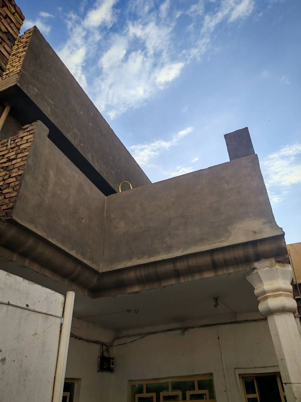 بيت مساحته116متر يتكون من غرفه جوه وكلدور وصاله ومطبخ ومجمع صحيات كامل ومطبخ
وفوك ثلاث غرف فقط غرفتين نقصهم تطبيك مع سطحين
بناء طابوك صب طابو زراعي سند25
العنوان كريطعه
مكانه حلو ثاني بيت عن شارع
مكتب وعقارات الوارث
***********
