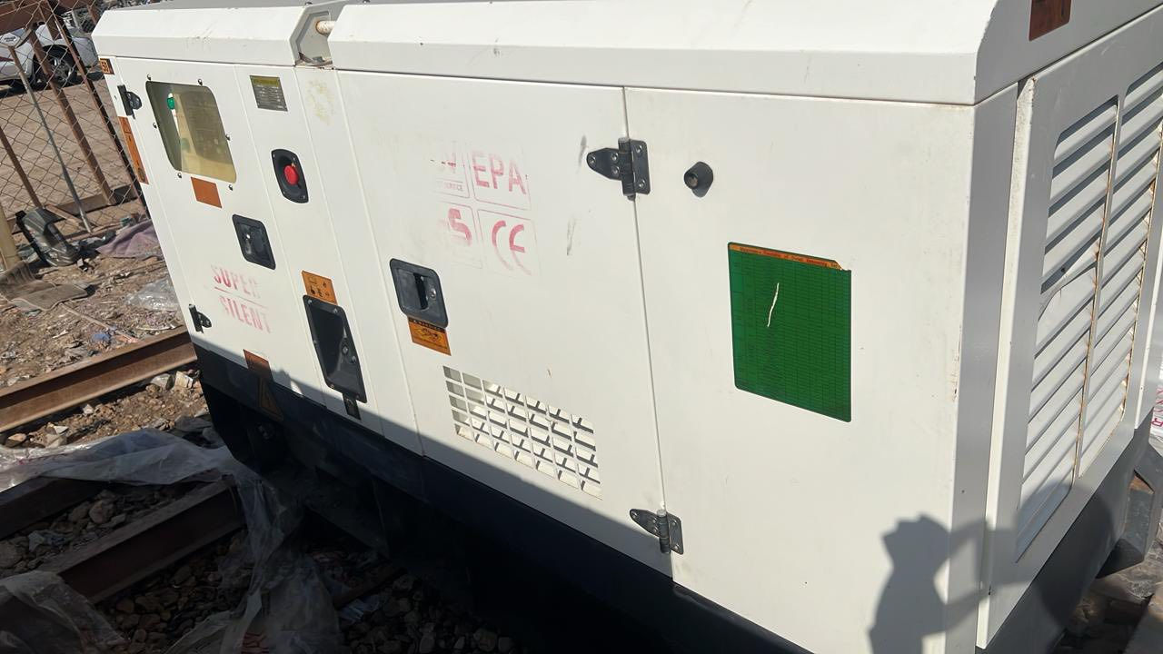 سلام عليكم للبيع مولدات بيركنز صيني مديل 2023  37 كيفي عدد 2 للاستفسار ***********
